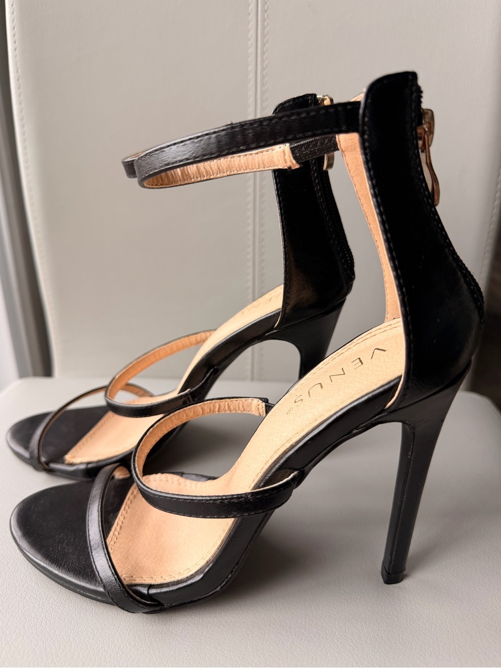 Venus black strappy stiletto heels 7 New without box